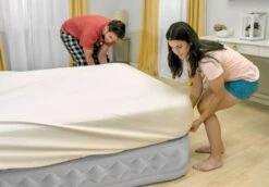 Intex Supreme Air Flow Luchtbed - Eenpersoons - Ingebouwde Elektrische Pomp -Camping Kortings Winkel 1320 1900 64488 inuse1 2020 300