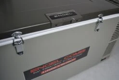 Engel MD60F-C Dual-zone Compressor Koelbox - 57 Liter -Camping Kortings Winkel 1900 2849 md60fc verschluss detail